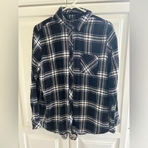 Women’s black and white well worn plaid top